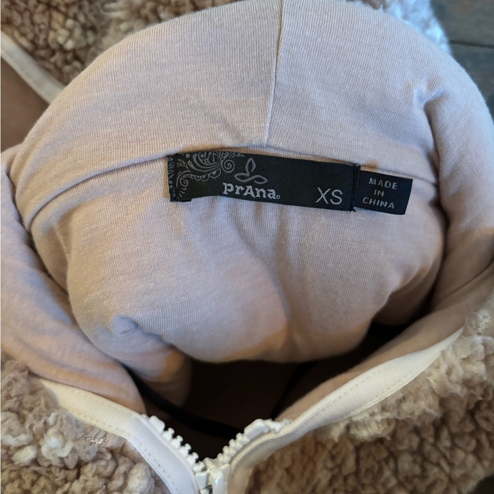 Prana Permafrost Sherpa Hooded Vest Size XS - Picture 6 of 10